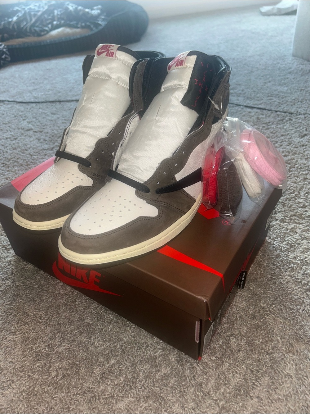 Nike Air Jordan 1 High OG Travis Scott Mocha - White/Brown/Black with All Laces